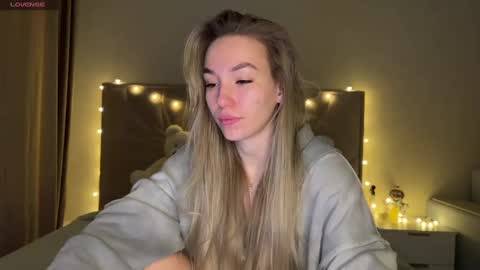 Snapshot of watergirl_ chatting on January 19, 2025, 9:02 pm Im saving up for a new car help me online show from January 19, 2025, 9:02 pm