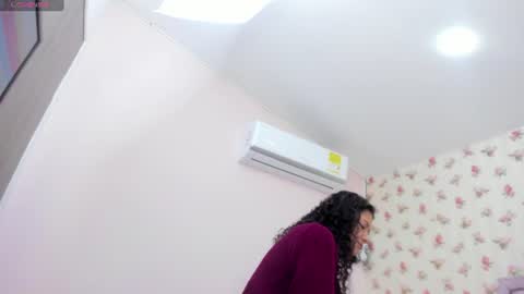 Milf Latina online show from July 27, 2026, 1:18 pm