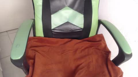 Trixie 3 online show from October 8, 2025, 1:42 pm