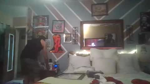 Snapshot of we_r_freaks chatting on February 25, 2026, 2:32 am we_r_freaks online show from February 25, 2026, 2:32 am