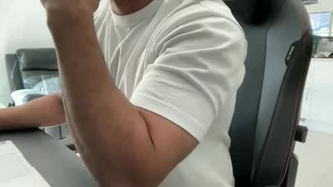 Snapshot of weaponx1 chatting on April 12, 2026, 11:21 pm Weapon X online show from April 12, 2026, 11:21 pm