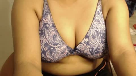 Snapshot of webshowxxx chatting on April 16, 2026, 2:29 pm mina online show from April 16, 2026, 2:29 pm