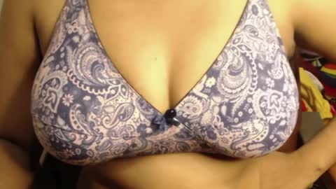 Snapshot of webshowxxx chatting on April 19, 2026, 4:06 pm mina online show from April 19, 2026, 4:06 pm