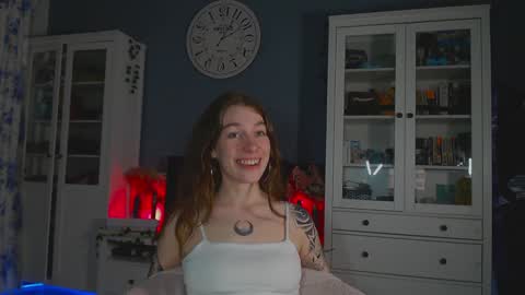 Snapshot of weed_princesss chatting on February 5, 2025, 2:59 pm  moon  online show from February 5, 2025, 2:59 pm