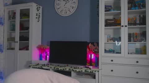 Snapshot of weed_princesss chatting on February 9, 2025, 3:23 pm  moon  online show from February 9, 2025, 3:23 pm