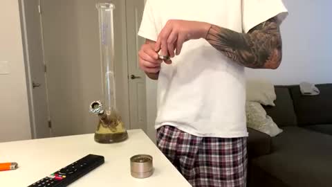 Snapshot of weeklymarz97 chatting on November 5, 2025, 10:21 pm weeklymarz97 online show from November 5, 2025, 10:21 pm