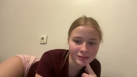 Snapshot of wekittycluby chatting on October 21, 2025, 4:51 pm kite and joe3 online show from October 21, 2025, 4:51 pm