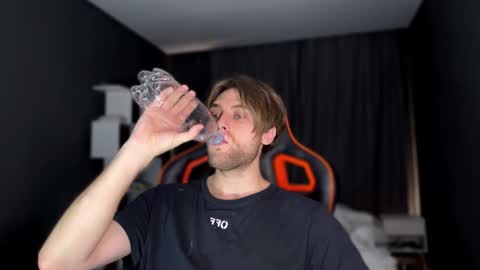 Snapshot of wellidonehere chatting on November 2, 2025, 10:56 pm wellidonehere online show from November 2, 2025, 10:56 pm