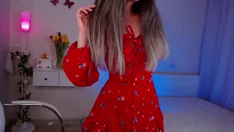 Snapshot of wendifoster chatting on February 17, 2026, 7:42 pm Wendi Foster online show from February 17, 2026, 7:42 pm