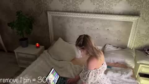 Daisy    online show from March 3, 2025, 9:37 pm