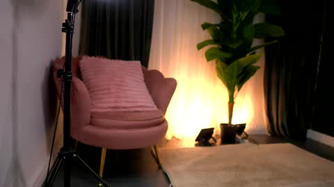 Snapshot of wendyyluv chatting on April 18, 2026, 9:15 pm Wendy online show from April 18, 2026, 9:15 pm