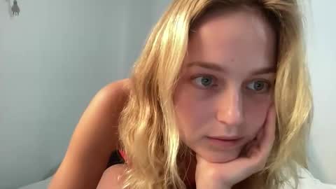 Snapshot of wenus_ss chatting on March 1, 2026, 8:33 pm wenus_ss online show from March 1, 2026, 8:33 pm