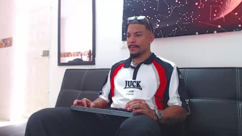 Wesley Rogger online show from November 1, 2025, 6:21 pm