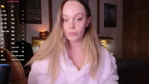 Lana online show from October 20, 2025, 7:25 pm