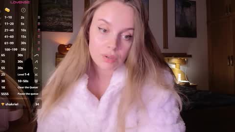 Lana online show from October 21, 2025, 7:25 pm