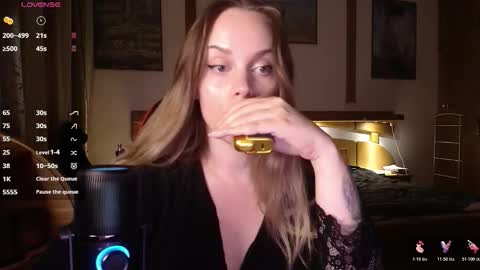 Snapshot of wet_lana chatting on November 5, 2025, 8:53 pm Lana online show from November 5, 2025, 8:53 pm