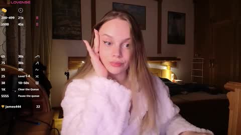 Snapshot of wet_lana chatting on November 7, 2025, 9:15 pm Lana online show from November 7, 2025, 9:15 pm