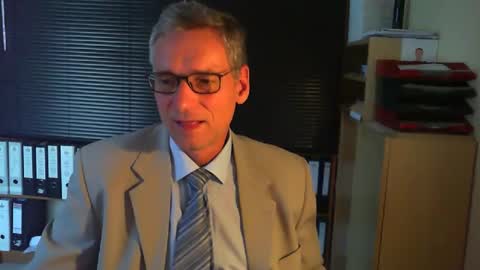 Snapshot of wetsuitedman chatting on September 18, 2025, 3:25 pm Franz online show from September 18, 2025, 3:25 pm