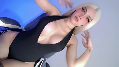 Snapshot of what_the_fuckxx chatting on January 14, 2025, 9:51 pm kiara online show from January 14, 2025, 9:51 pm