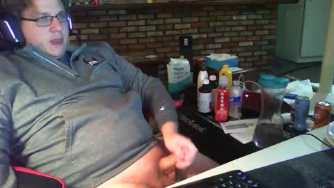 whateverdude555 online show from December 4, 2025, 4:11 am