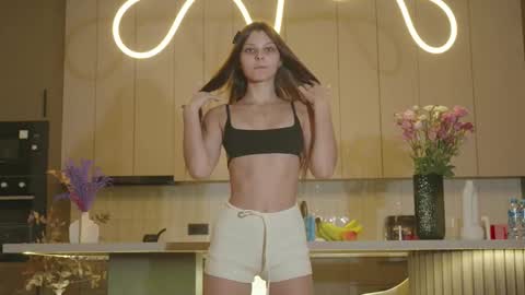 Naomi online show from November 5, 2025, 2:11 am