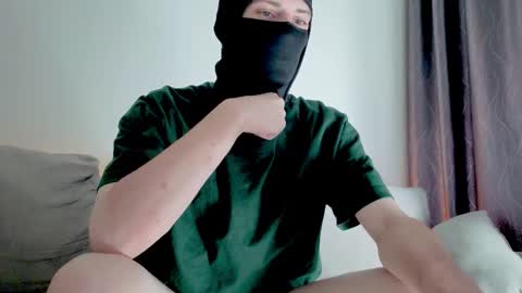 whispero_o online show from October 6, 2025, 9:18 am