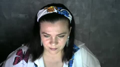 Snapshot of white__queen_ chatting on July 2, 2026, 6:19 am white__queen_ online show from July 2, 2026, 6:19 am
