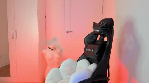 Bella online show from March 24, 2026, 2:27 am