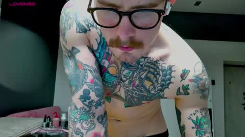 Snapshot of white_king999 chatting on November 30, 2025, 1:37 pm Max online show from November 30, 2025, 1:37 pm