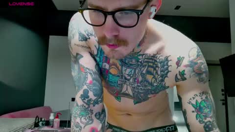 Snapshot of white_king999 chatting on December 15, 2025, 3:44 am Max online show from December 15, 2025, 3:44 am