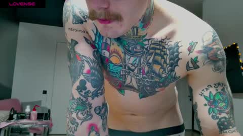 Snapshot of white_king999 chatting on December 19, 2025, 3:57 am Max online show from December 19, 2025, 3:57 am