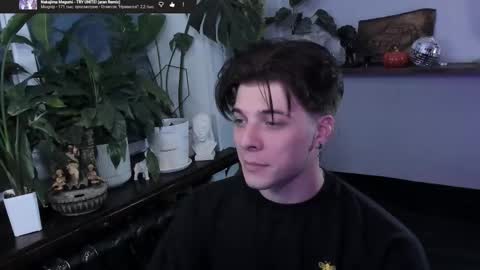 Snapshot of whiteegrimm chatting on November 27, 2025, 9:28 pm Gus online show from November 27, 2025, 9:28 pm