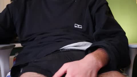 Snapshot of whiteeuropaboy chatting on December 14, 2025, 10:25 pm whiteeuropaboy online show from December 14, 2025, 10:25 pm