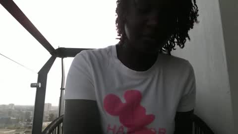 whitenightandqueen online show from May 20, 2026, 1:39 pm