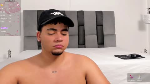 Snapshot of whitesun_01 chatting on January 19, 2025, 3:42 pm WhiteSun online show from January 19, 2025, 3:42 pm