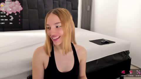 Snapshot of whitesun_01 chatting on October 27, 2025, 12:42 pm WhiteSun online show from October 27, 2025, 12:42 pm