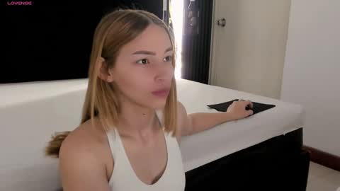 Snapshot of whitesun_01 chatting on November 3, 2025, 12:50 pm WhiteSun online show from November 3, 2025, 12:50 pm