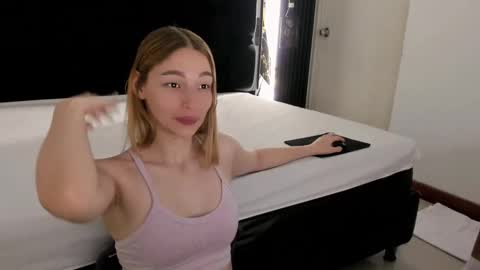 Snapshot of whitesun_01 chatting on November 4, 2025, 12:48 pm WhiteSun online show from November 4, 2025, 12:48 pm