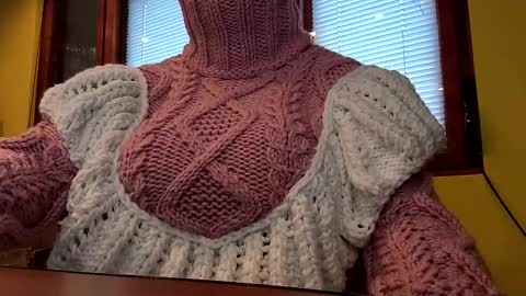 whitesweater online show from November 18, 2025, 6:29 am