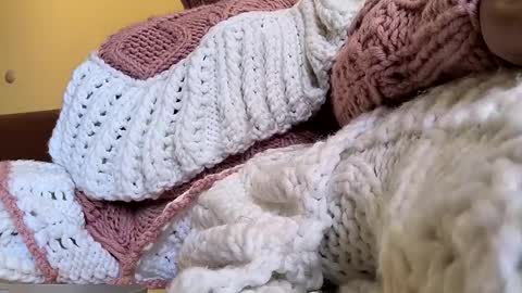 whitesweater online show from April 24, 2026, 6:38 am