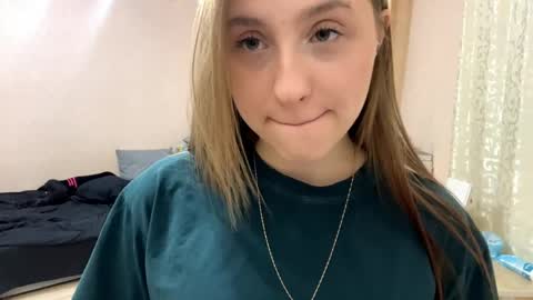 Vicky online show from April 15, 2026, 7:58 pm