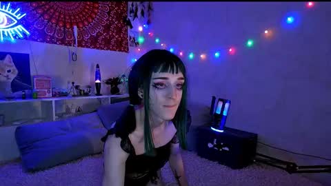 Snapshot of whoalexxa chatting on October 25, 2025, 7:52 pm Alexa online show from October 25, 2025, 7:52 pm