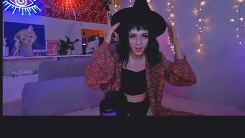 Snapshot of whoalexxa chatting on November 6, 2025, 11:33 am Alexa online show from November 6, 2025, 11:33 am