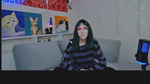 Snapshot of whoalexxa chatting on November 17, 2025, 12:22 pm Alexa online show from November 17, 2025, 12:22 pm