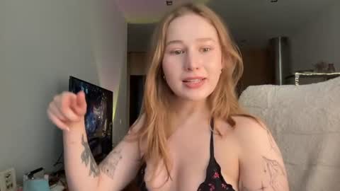 Snapshot of whoisalisa chatting on July 10, 2026, 7:45 am Alisa online show from July 10, 2026, 7:45 am