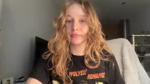 Snapshot of whoisalisa chatting on July 19, 2026, 5:33 am Alisa online show from July 19, 2026, 5:33 am