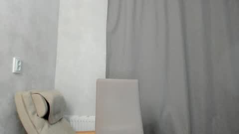 Snapshot of why_again_me chatting on April 18, 2026, 5:17 pm Veronica online show from April 18, 2026, 5:17 pm
