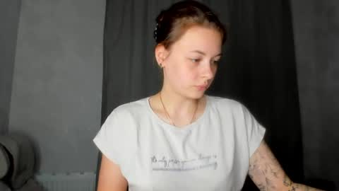 Snapshot of why_again_me chatting on April 18, 2026, 7:07 pm Veronica online show from April 18, 2026, 7:07 pm