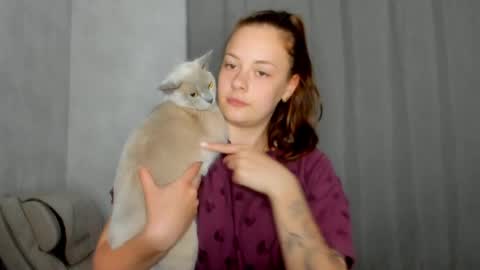 Snapshot of why_again_me chatting on April 22, 2026, 7:37 pm Veronica online show from April 22, 2026, 7:37 pm