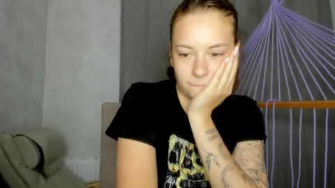 Snapshot of why_again_me chatting on May 16, 2026, 7:23 pm Veronica online show from May 16, 2026, 7:23 pm